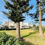 Alma De Laguna Costa *